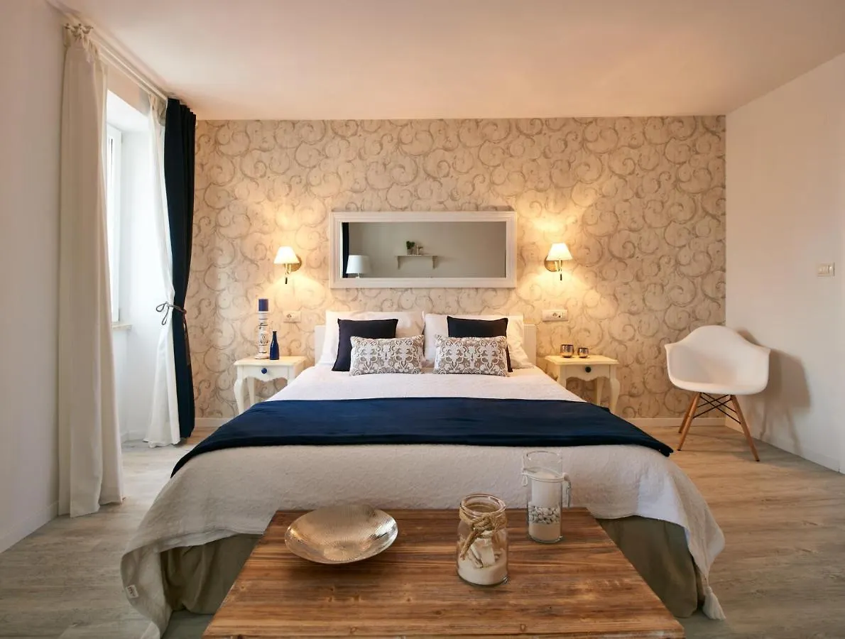 Old Town Splendid Apartments By Irundo Rovigno